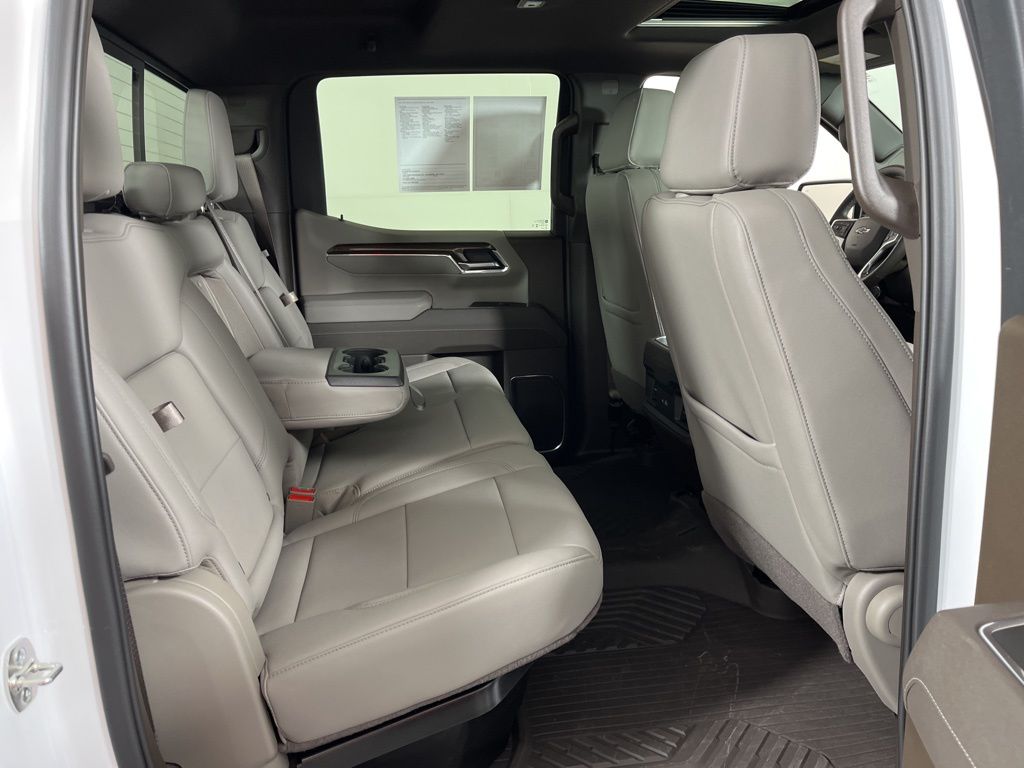 Thumbnail: 2026 Chevrolet Silverado 1500 - 9