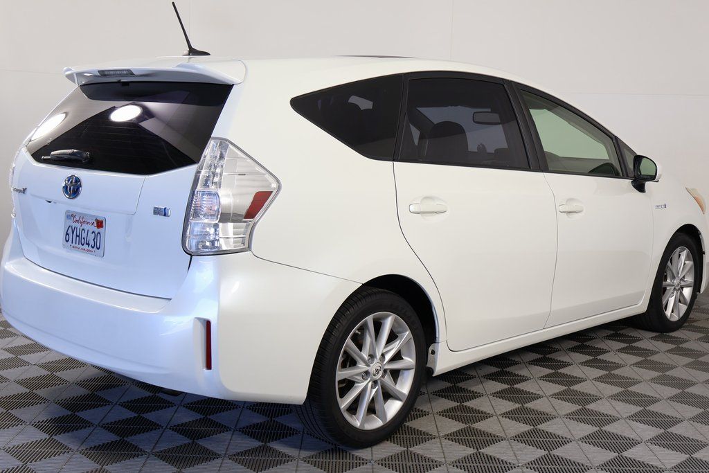 Thumbnail: 2012 Toyota Prius v - 3