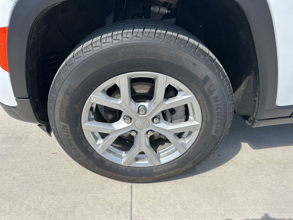 2023 Bright White Clearcoat Jeep Grand Cherokee Limited 4X4 SUV