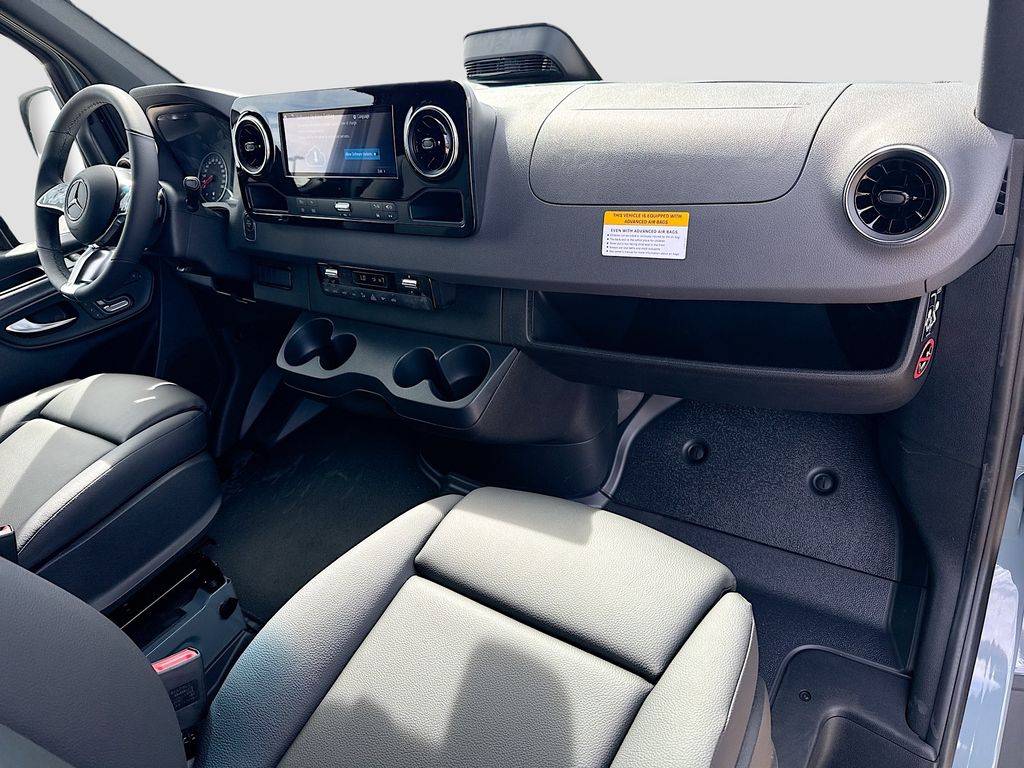 Thumbnail: 2026 Mercedes-Benz Sprinter - 17