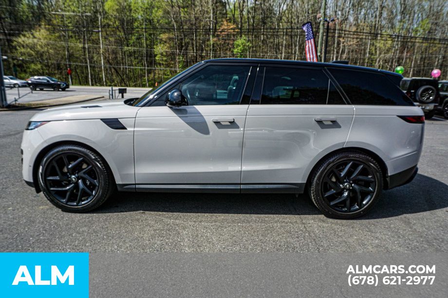 Used 2023 Gray Land Rover SE image 7