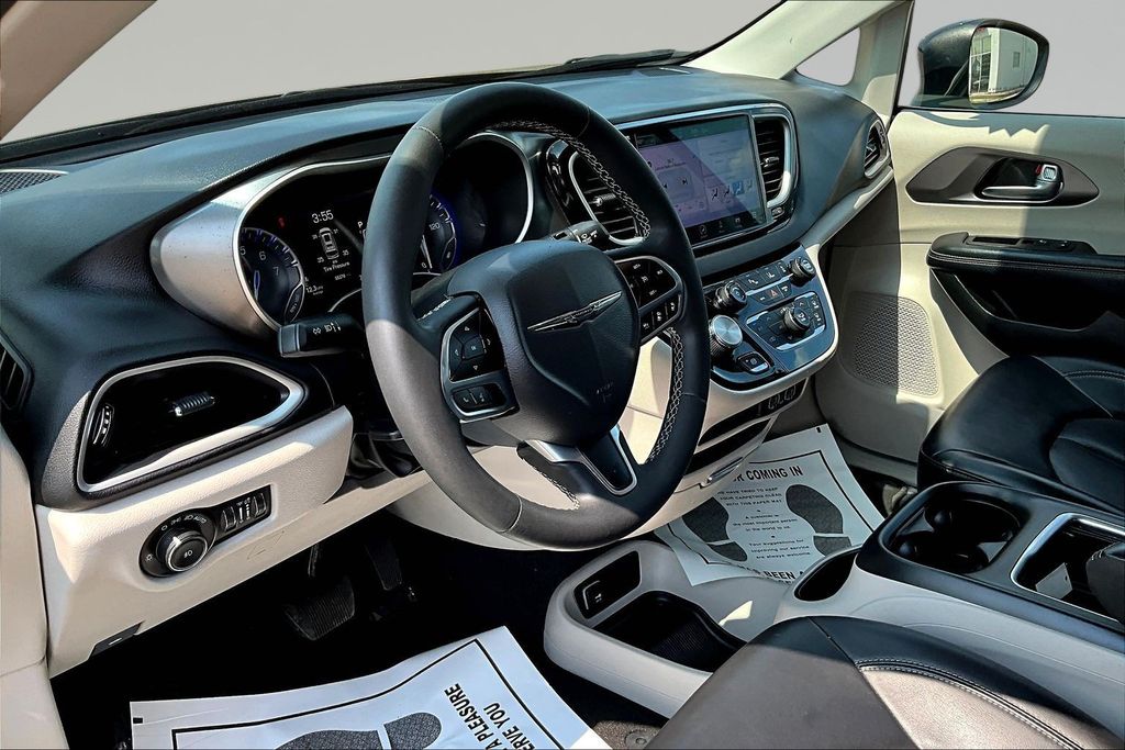 Used 2023 Chrysler Pacifica Van