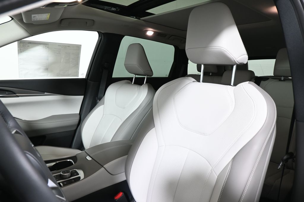 Thumbnail: 2027 INFINITI QX60 - 14