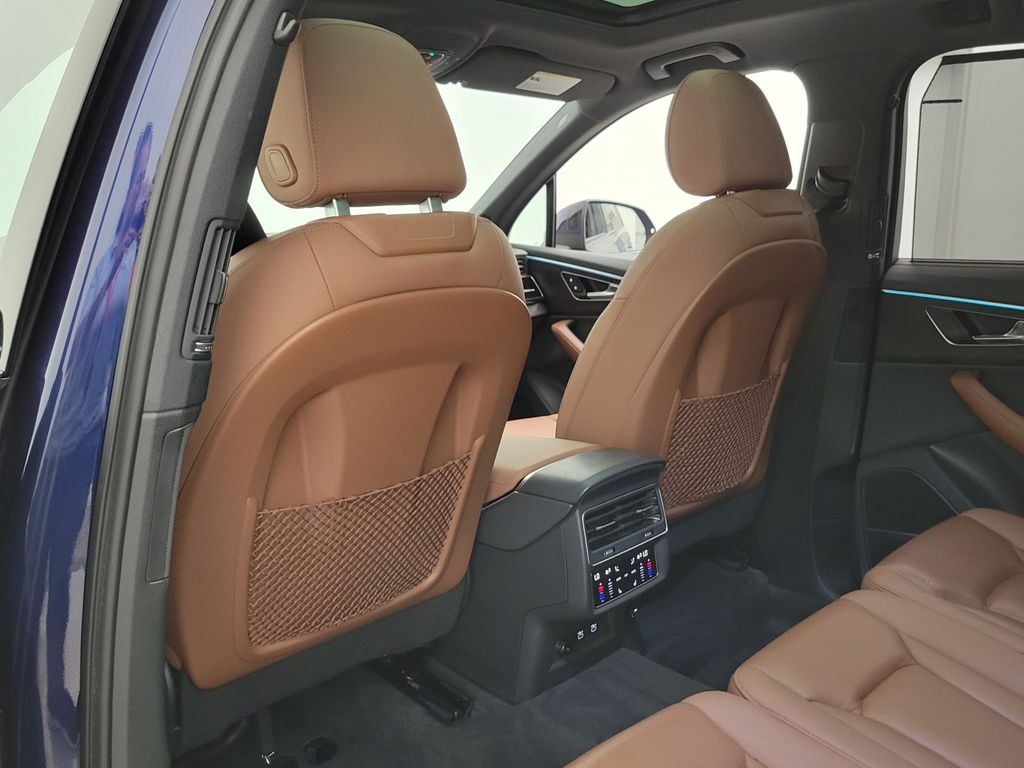 Thumbnail: 2021 Audi Q7 - 25