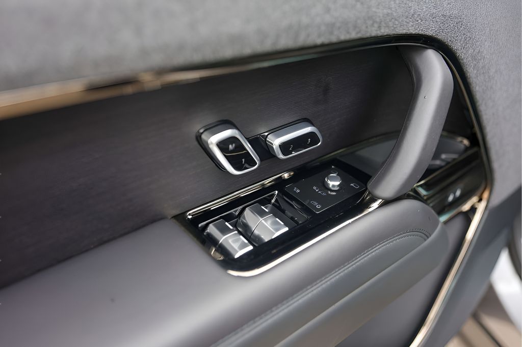 Used Car 2025 Land Rover Range Rover Sport  Se For Sale Under $80,000 In Austin, Texas