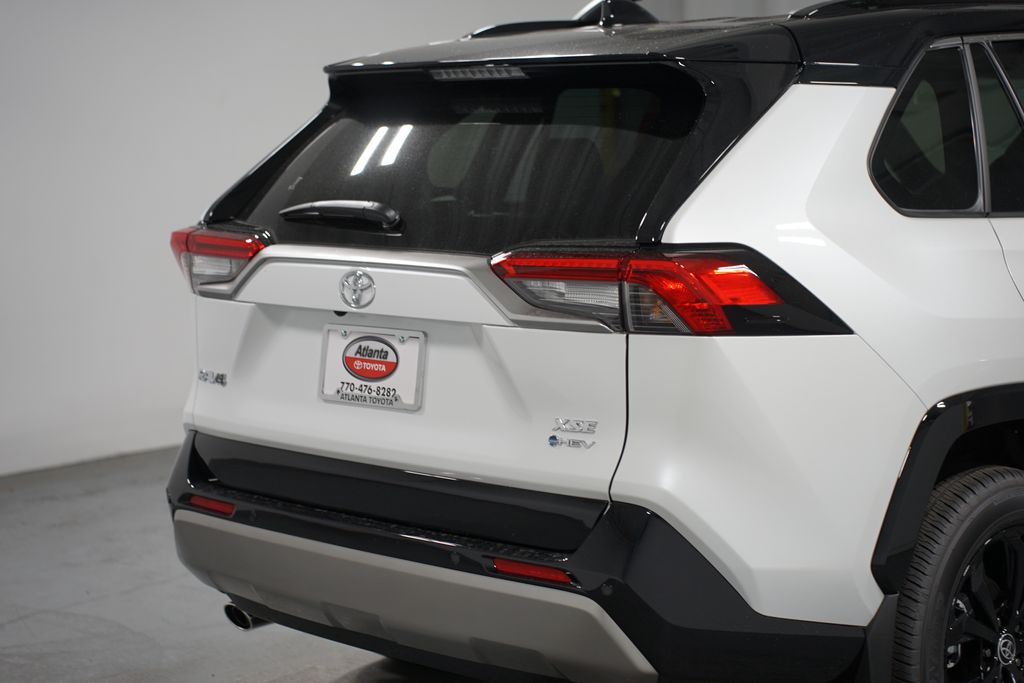 2025 Toyota RAV4 XSE 9