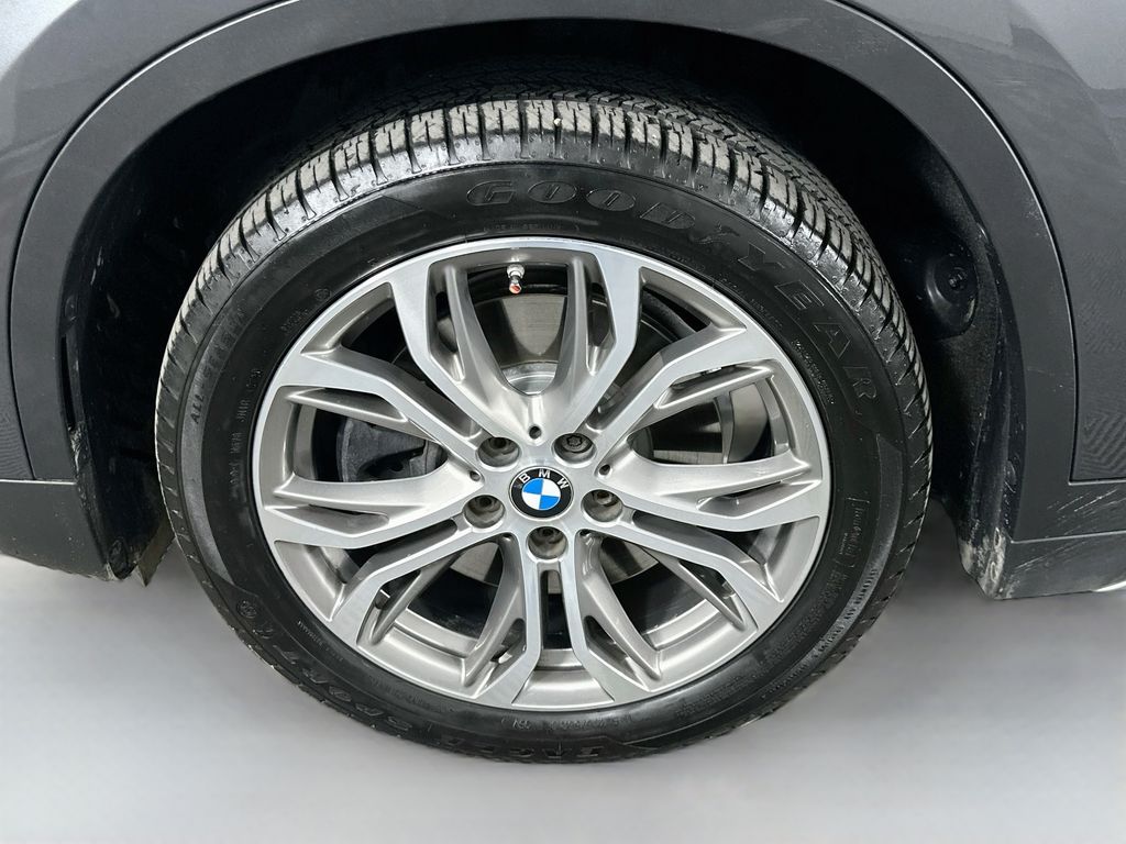 Thumbnail: 2017 BMW X1 - 32