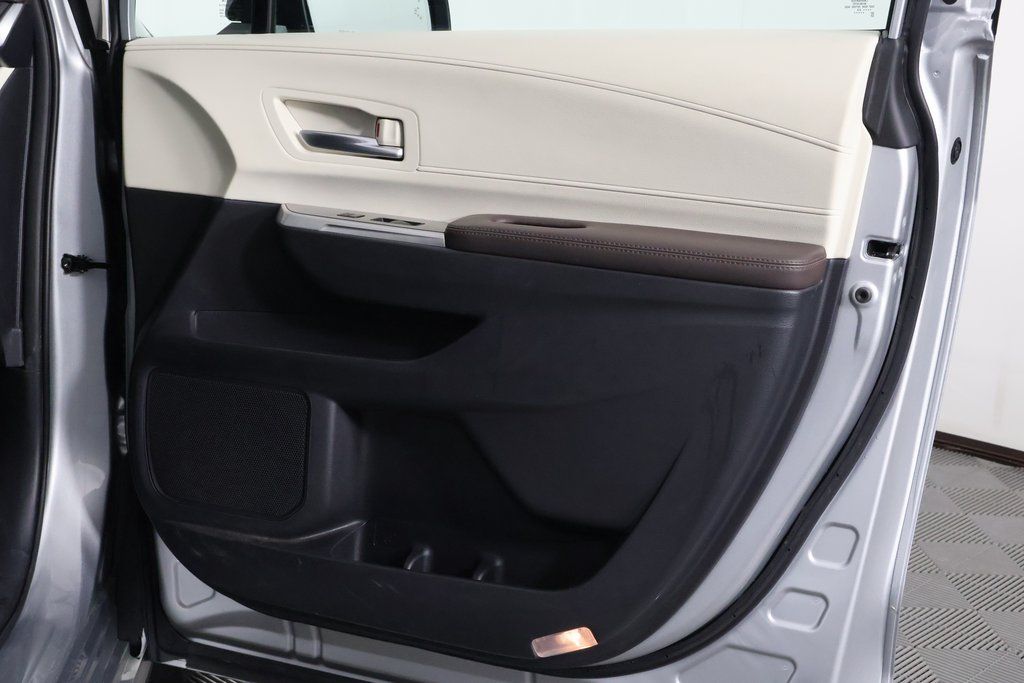 Thumbnail: 2023 Toyota Sienna - 14