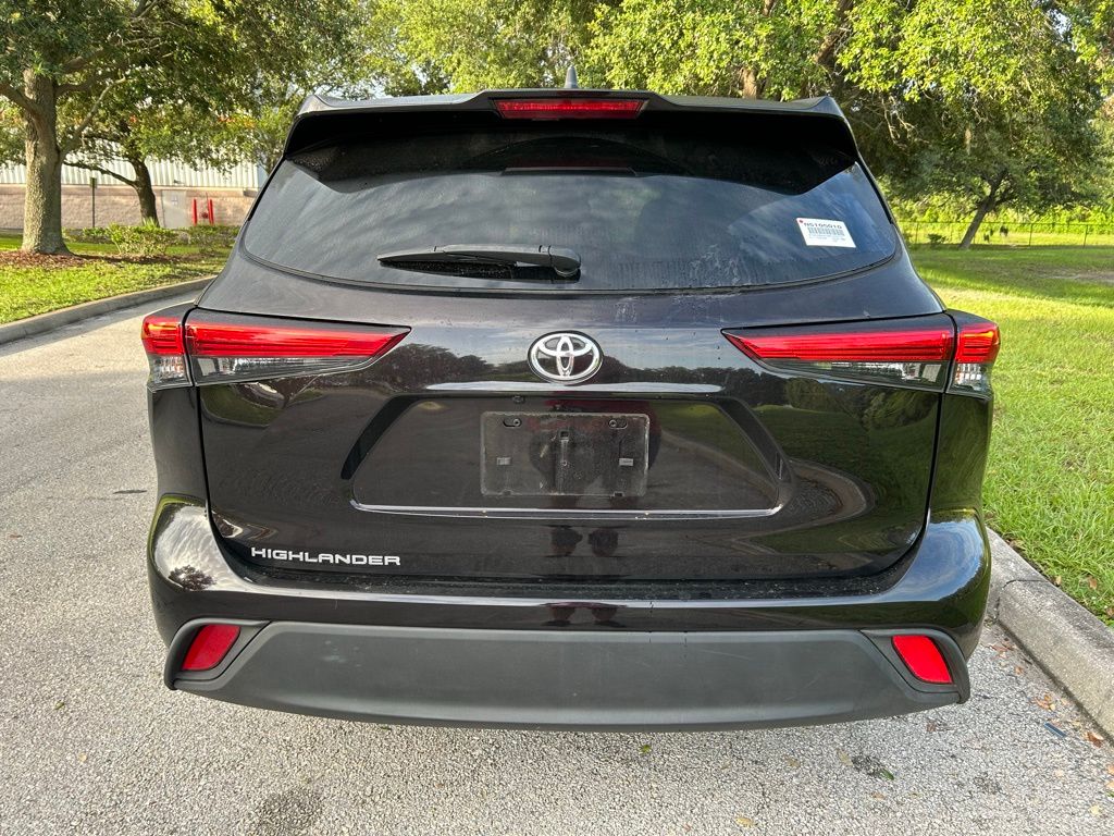 Thumbnail: 2022 Toyota Highlander - 4