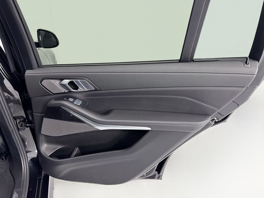 Thumbnail: 2021 BMW X7 - 26
