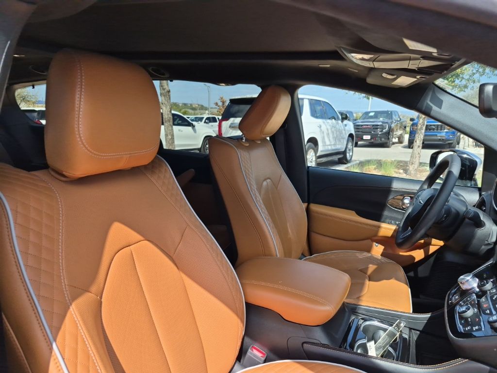 Used Car 2023 Chrysler Pacifica Hybrid  Pinnacle For Sale Under $35,000 In Austin, Texas