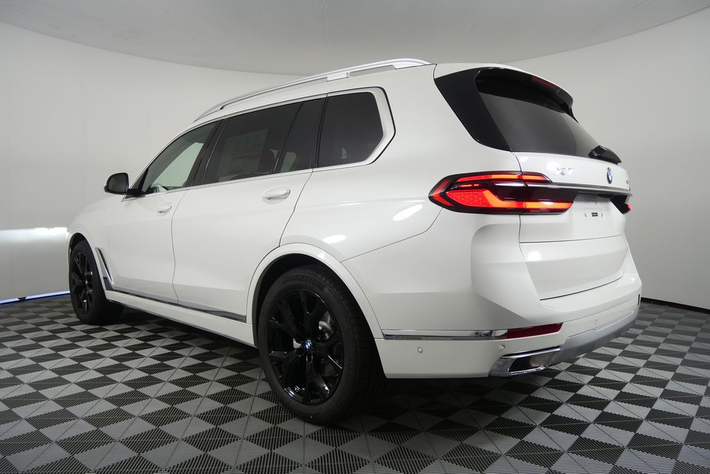 Thumbnail: 2026 BMW X7 - 5