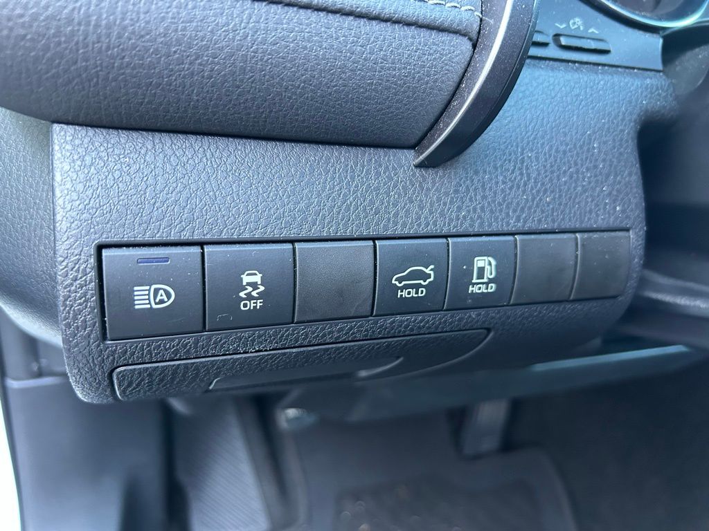 Thumbnail: 2020 Toyota Camry - 18