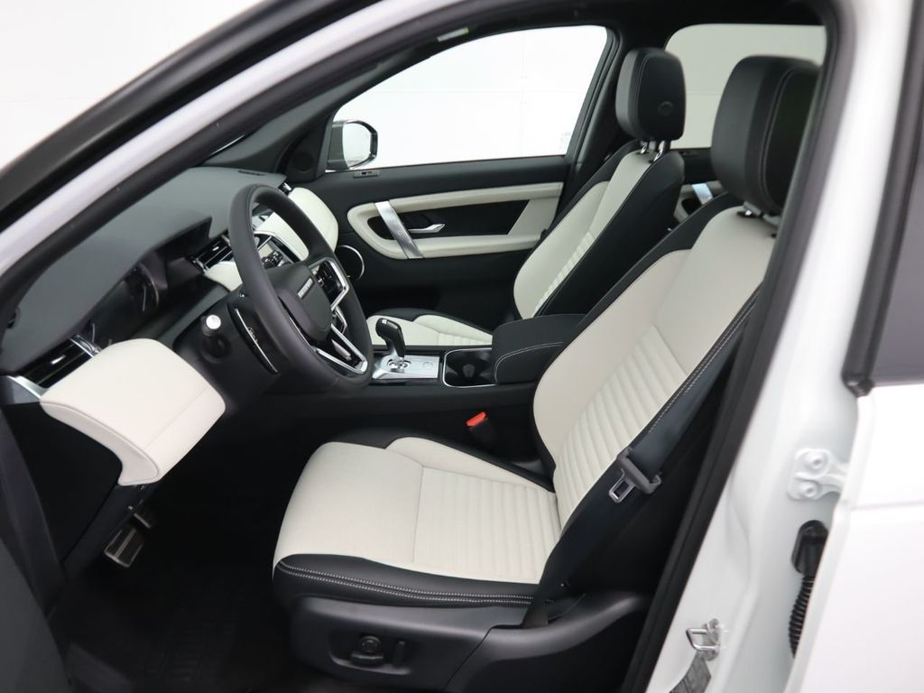 Thumbnail: 2023 Land Rover Discovery Sport - 20