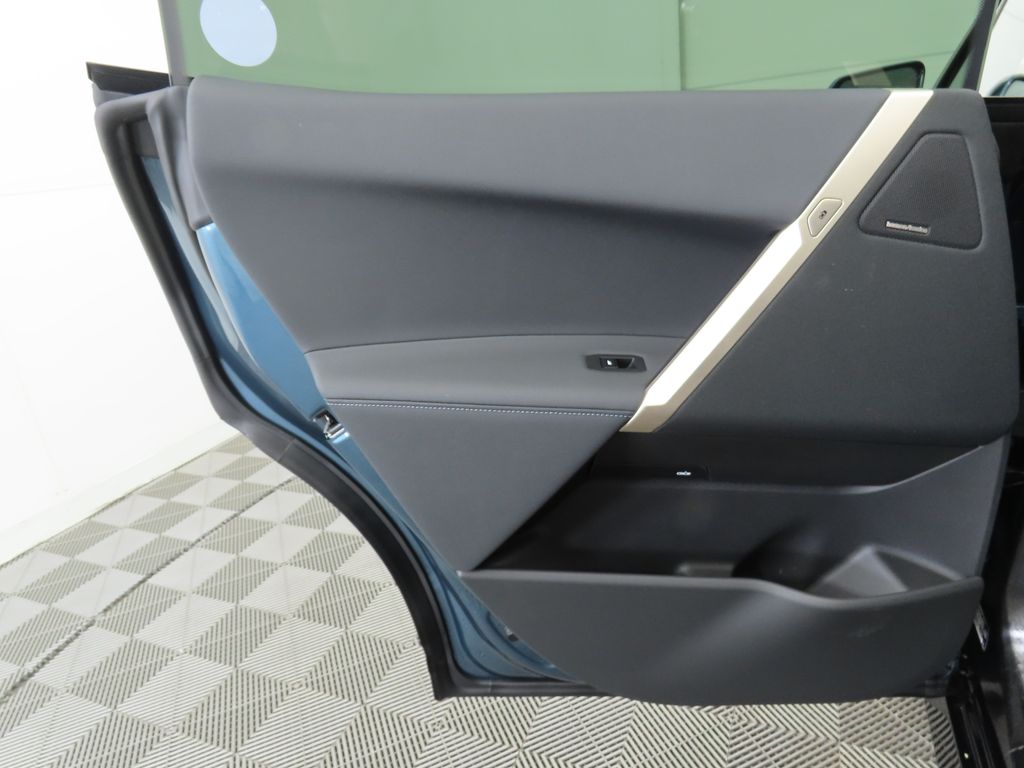 2025 BMW iX xDrive50 26