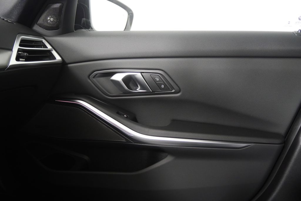 Thumbnail: 2026 BMW 3 Series - 25