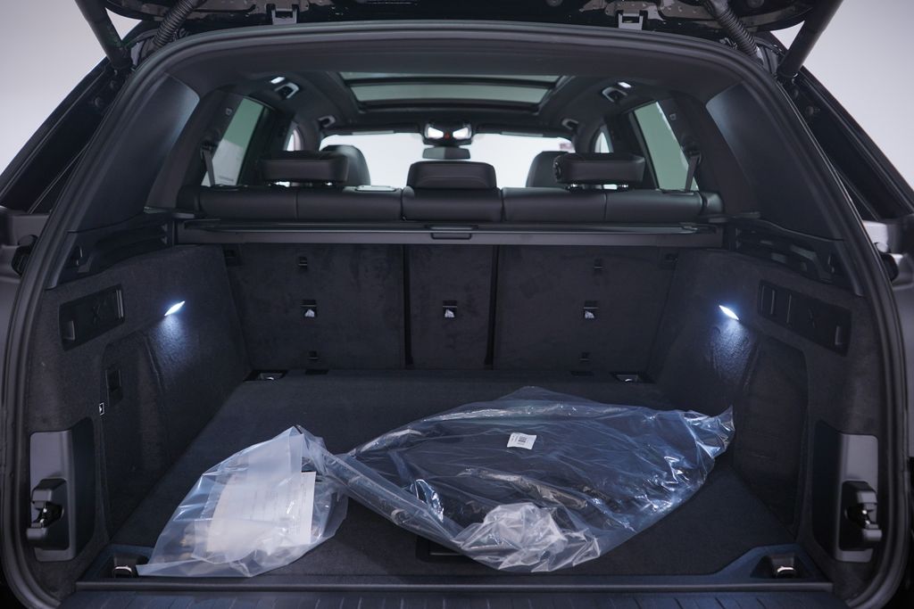 Thumbnail: 2026 BMW X5 - 13