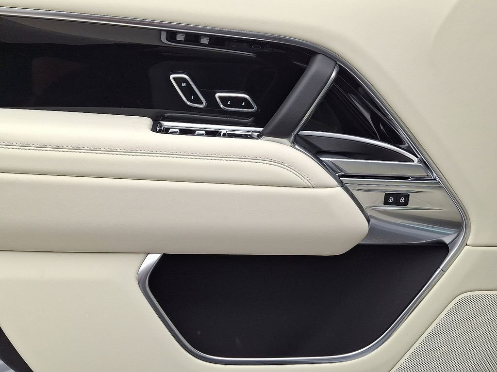 Thumbnail: 2026 Land Rover Range Rover - 10