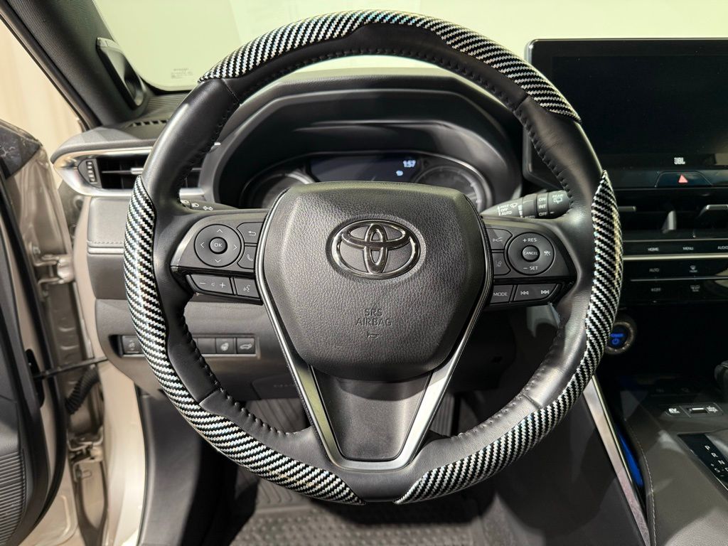 Thumbnail: 2021 Toyota Venza - 24