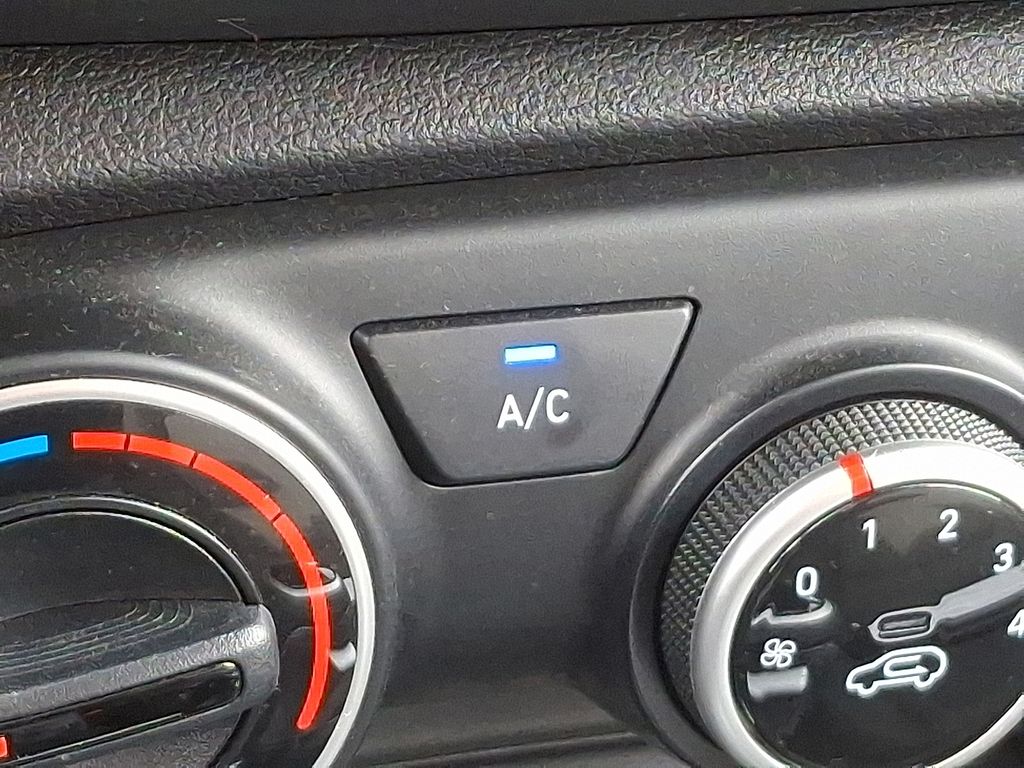 Thumbnail: 2023 Hyundai Venue - 25