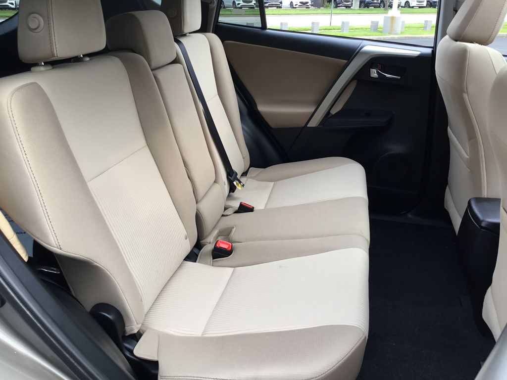 2015 Toyota RAV4 XLE 12