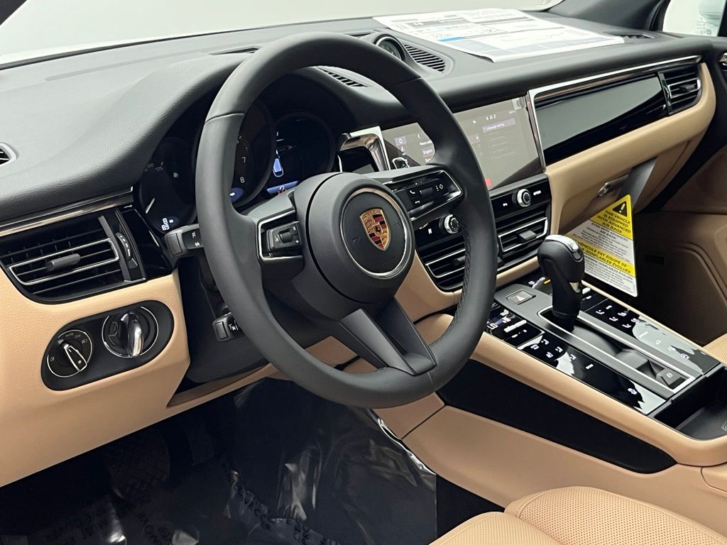 Thumbnail: 2026 Porsche Macan - 4