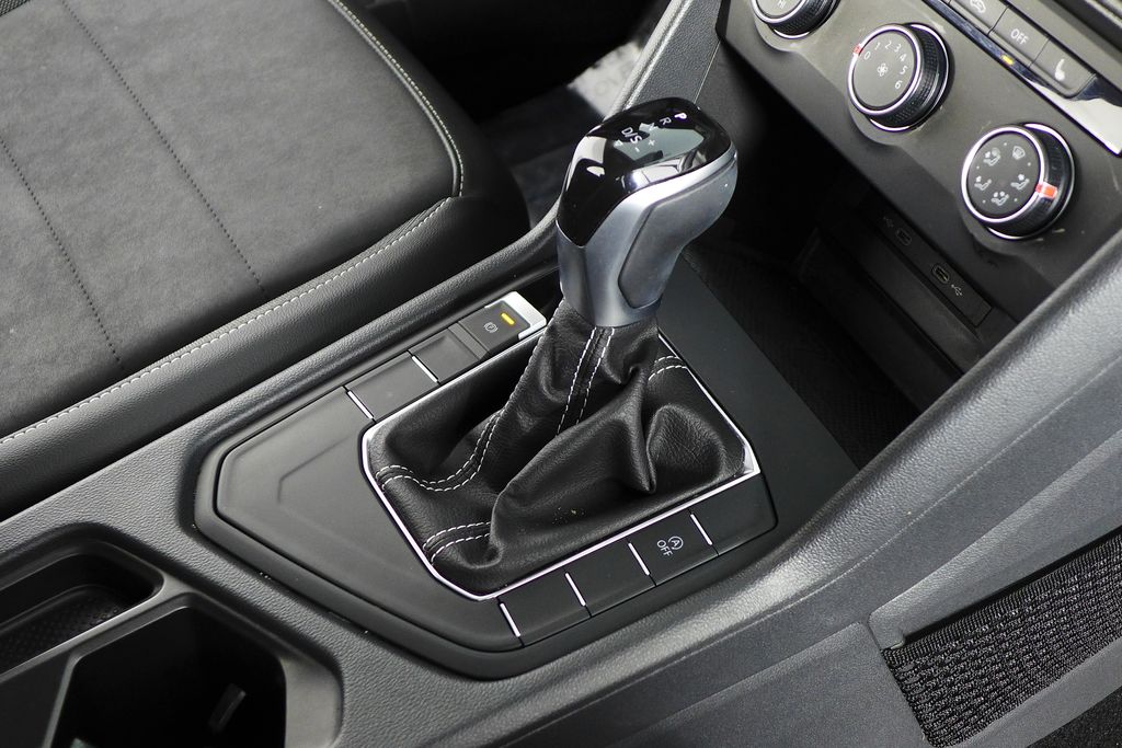 Thumbnail: 2022 Volkswagen Taos - 15