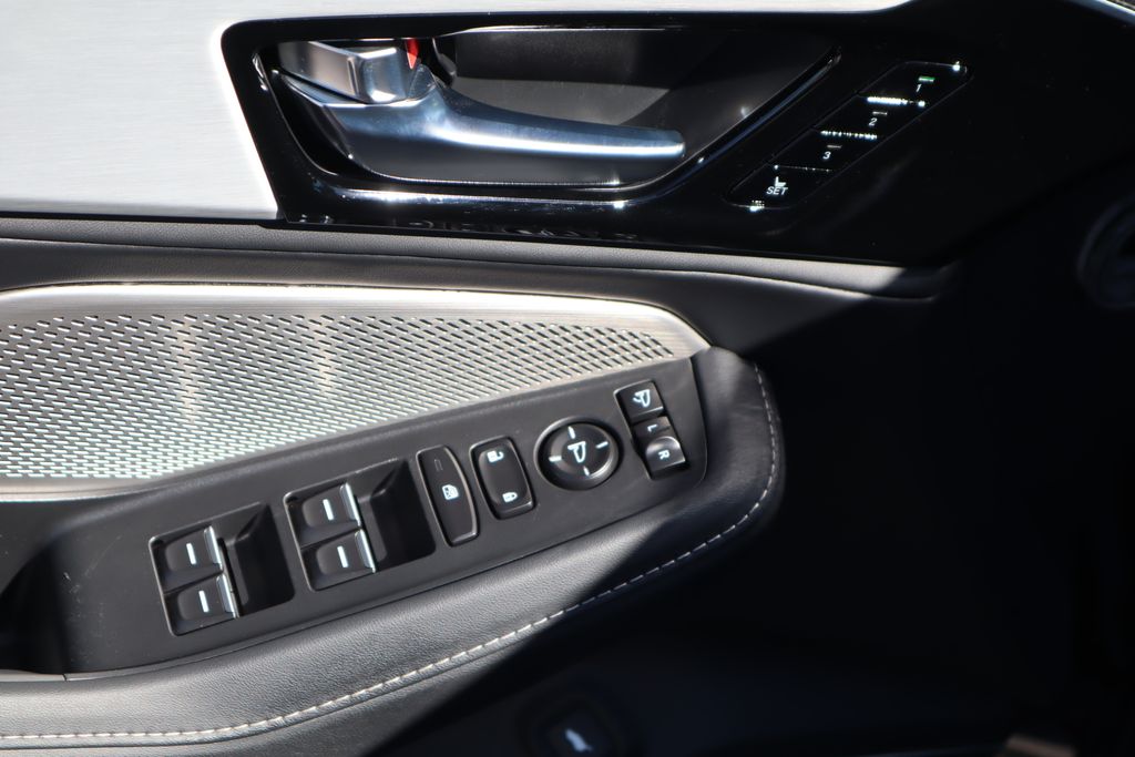 Thumbnail: 2023 Acura MDX - 23