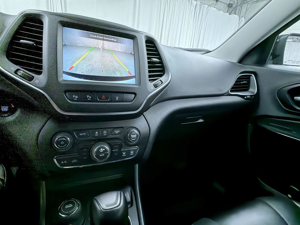 Used 2023 Jeep Cherokee SUV