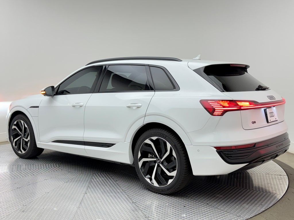 2024 Audi Q8 e-tron Premium Plus 8