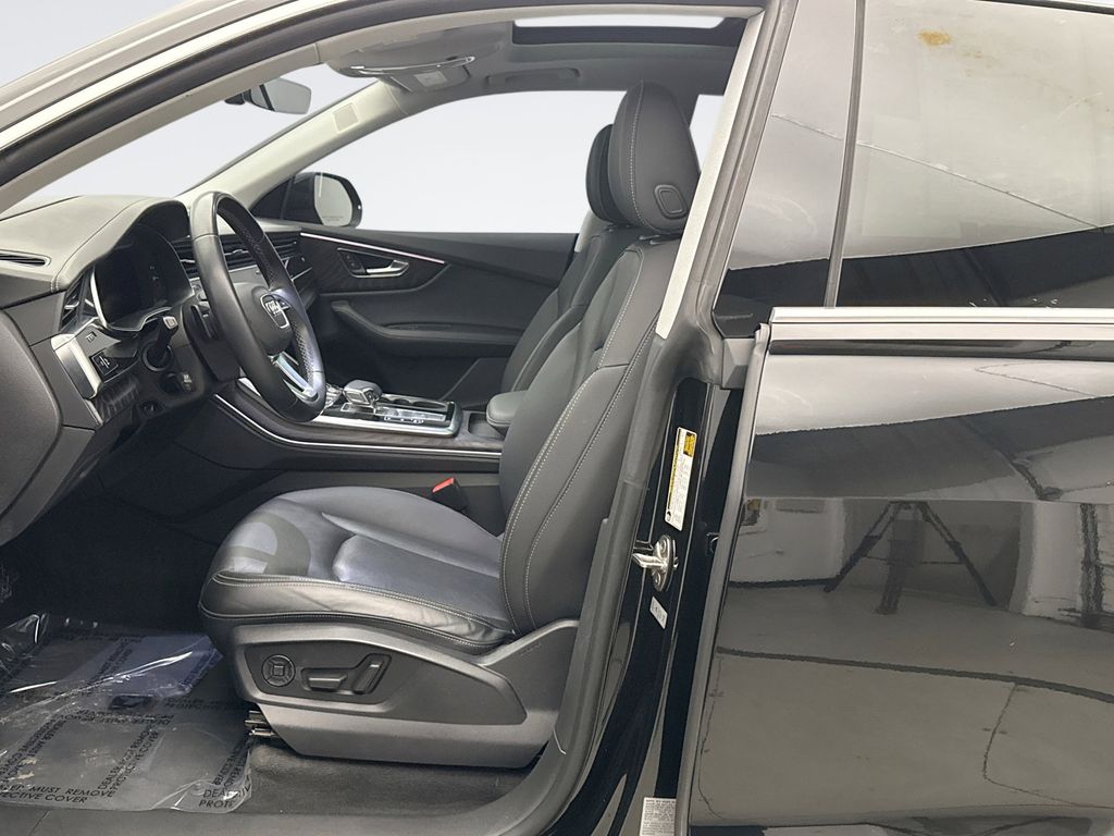 Thumbnail: 2022 Audi Q8 - 11