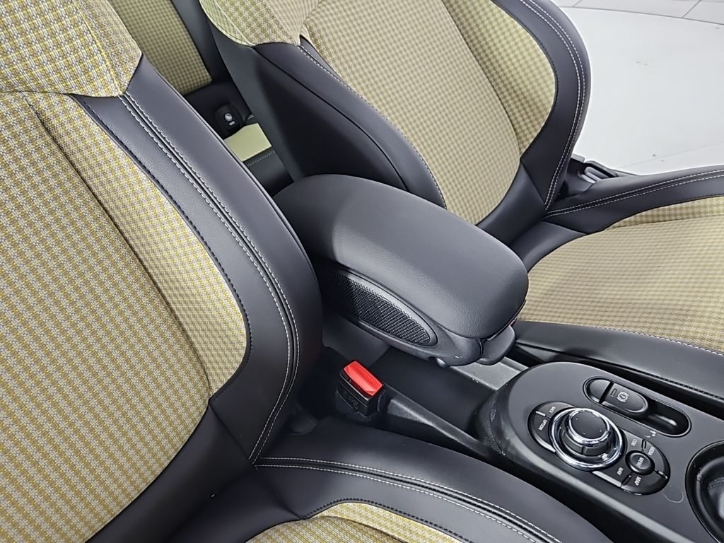 Thumbnail: 2023 MINI Cooper - 17