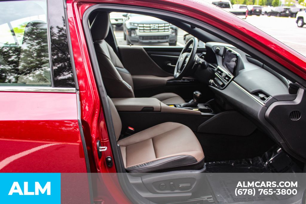 Used 2025 Red Lexus 300h image 21
