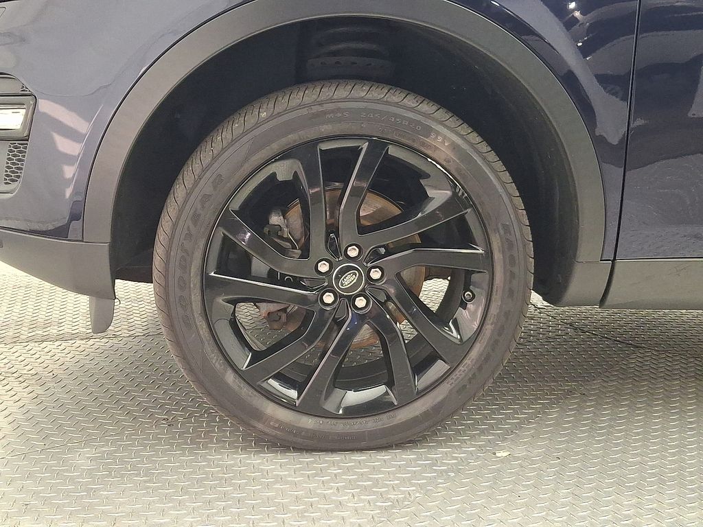 Thumbnail: 2016 Land Rover Discovery Sport - 8