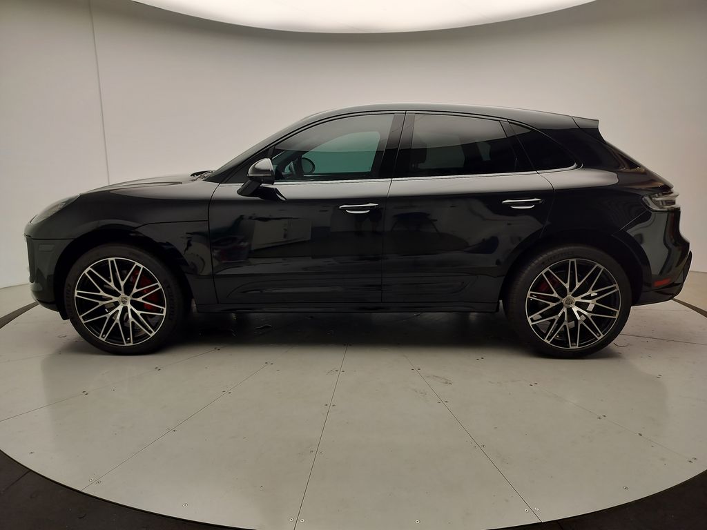 Thumbnail: 2023 Porsche Macan - 2