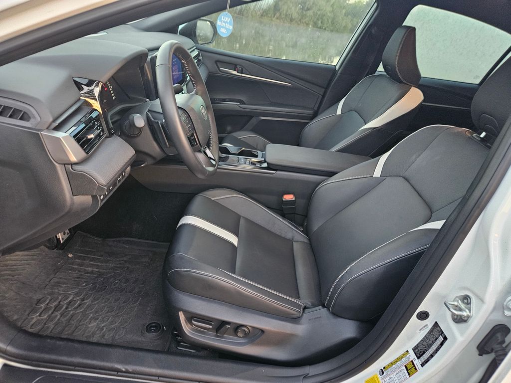 2025 Toyota Camry SE 14