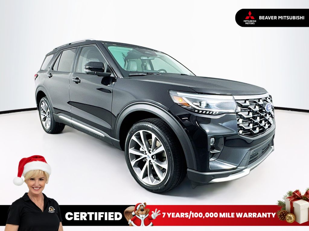 2025 Ford Explorer Platinum's photo