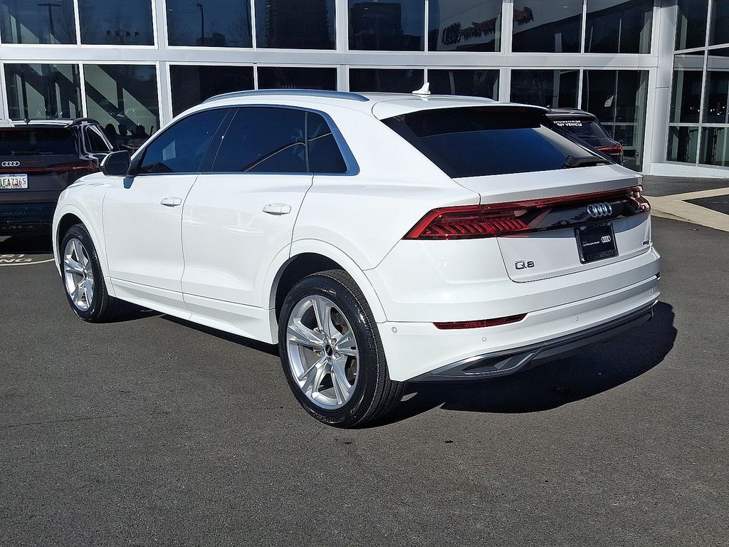 Thumbnail: 2022 Audi Q8 - 6