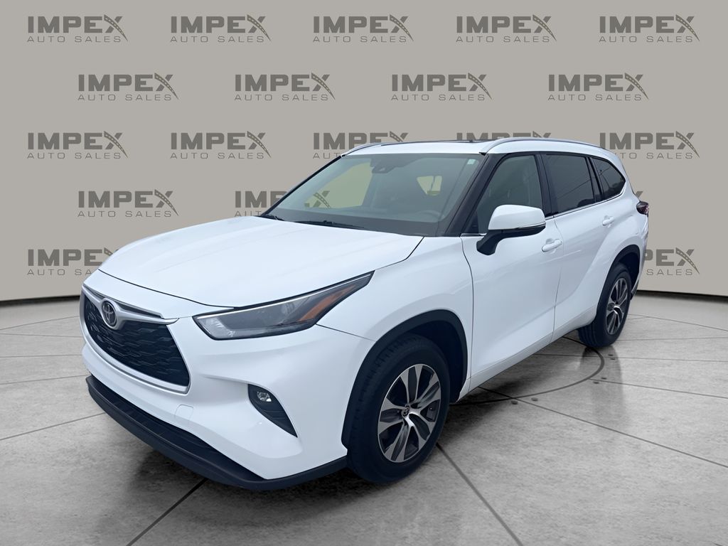 2022 Toyota Highlander XLE's photo