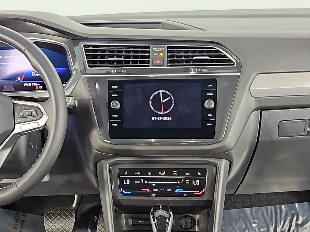 Thumbnail: 2023 Volkswagen Tiguan - 25