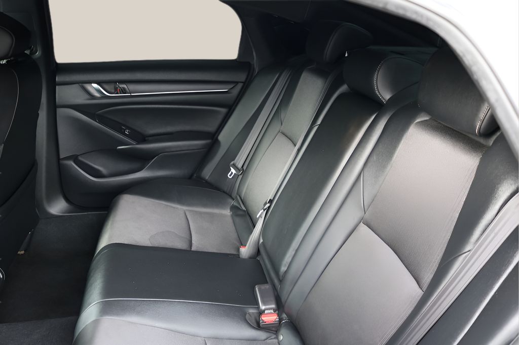 Used 2021  Honda Sport image 15