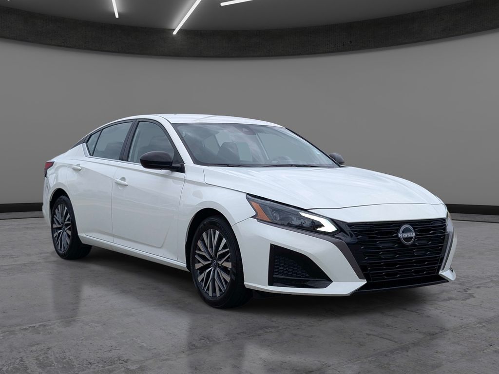 Glacier White 2026 Nissan Altima Sedan Front-Wheel Drive Continuously Variable Transmission
