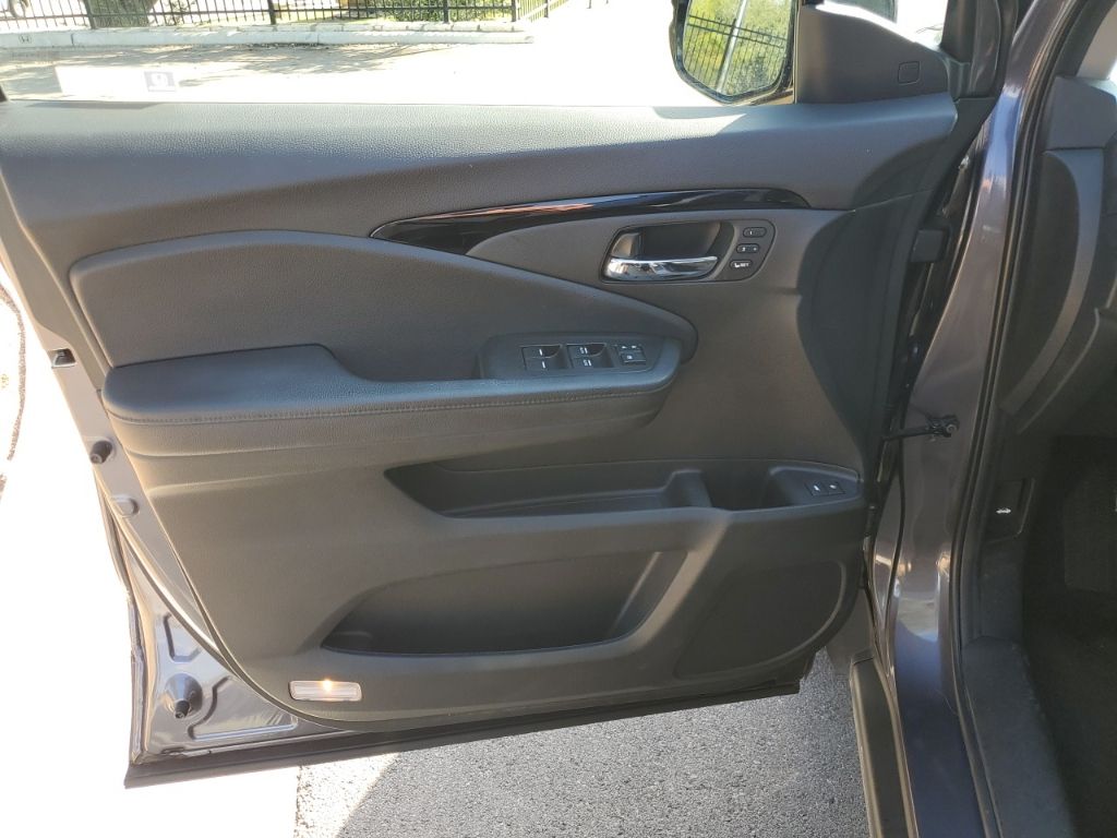 Used Car 2022 Honda Pilot  Touring For Sale Under $35,000 In Austin, Texas