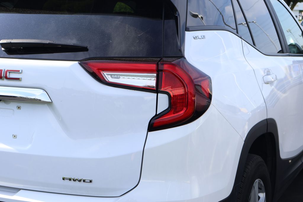 2023 GMC Terrain SLE 8