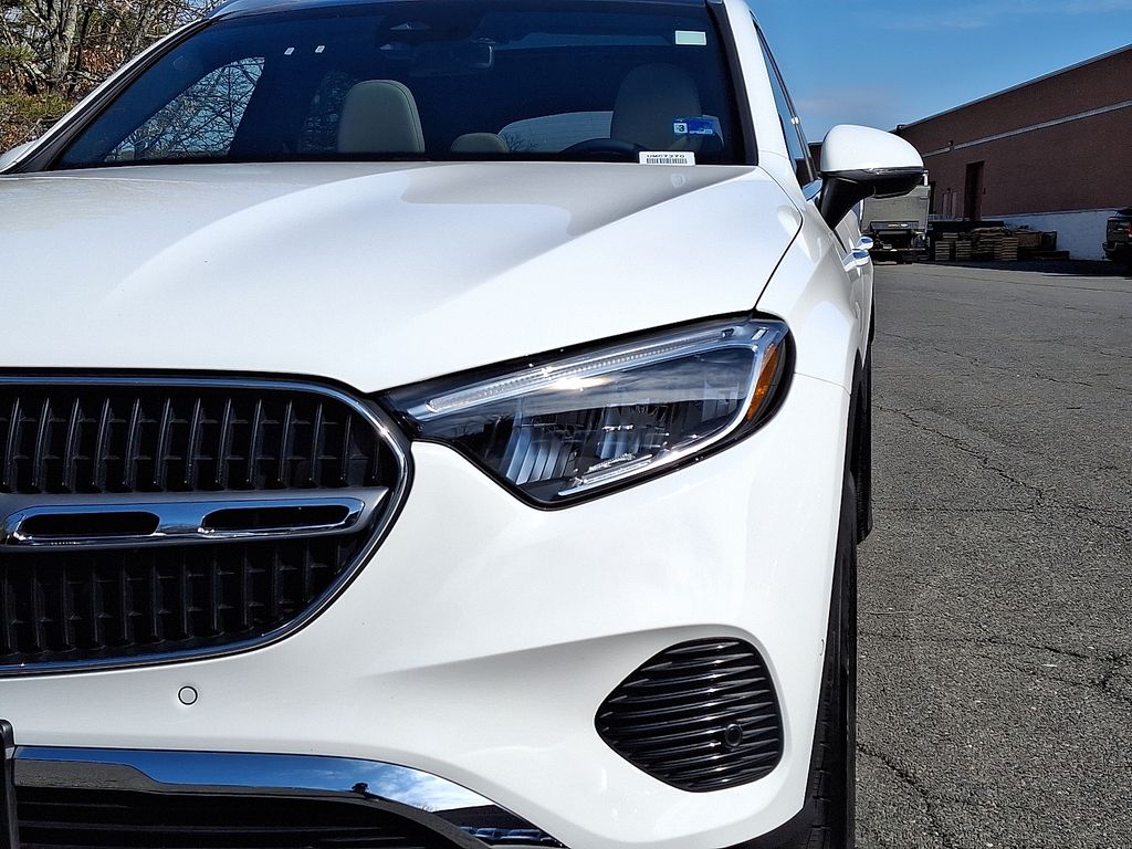 Thumbnail: 2026 Mercedes-Benz GLC - 9