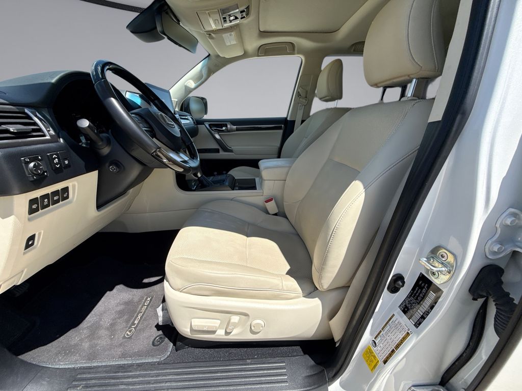 Thumbnail: 2023 Lexus GX - 30