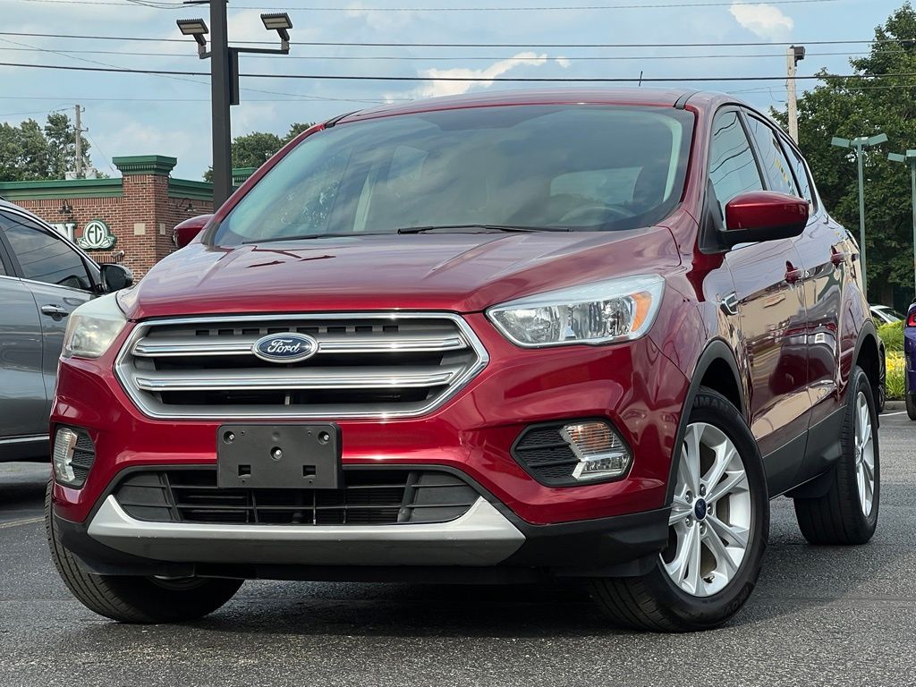 Ruby Red Metallic 2017 Ford Escape SE FWD SUV / Crossover Front-Wheel Drive 6-Speed Automatic