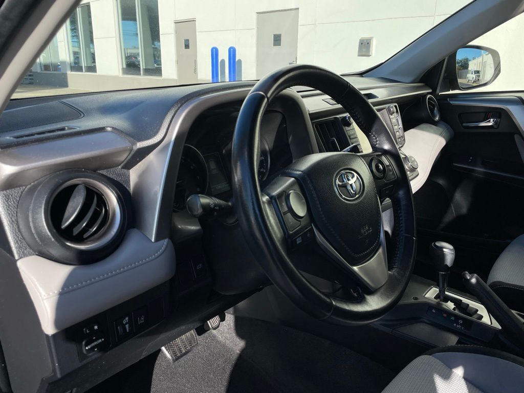 Thumbnail: 2017 Toyota RAV4 - 29