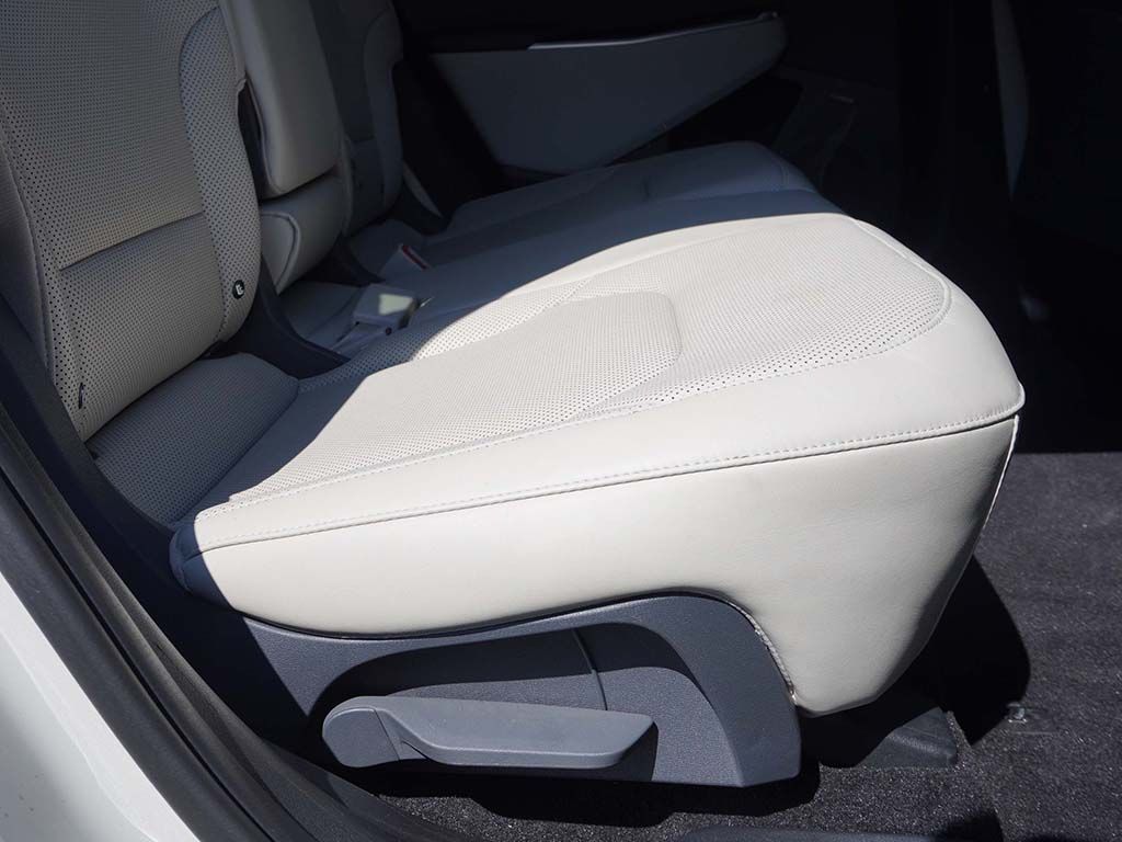 Used 2024 White Kia Wind image 33