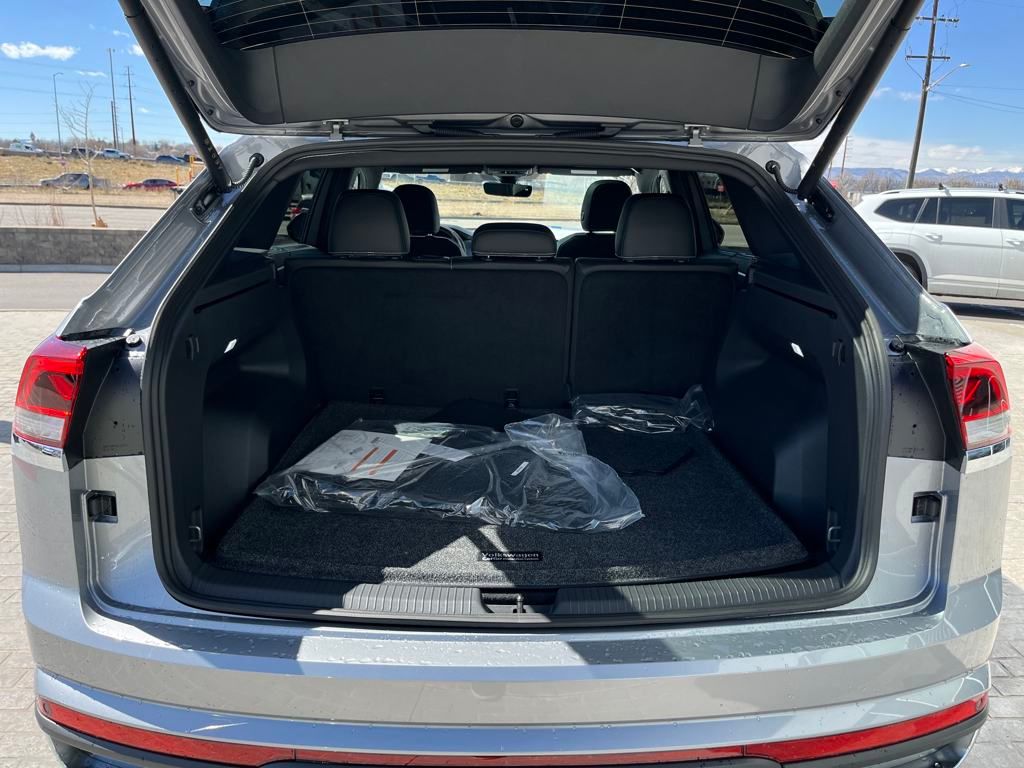2025 Volkswagen Atlas Cross Sport 2.0T SE w/Technology photo